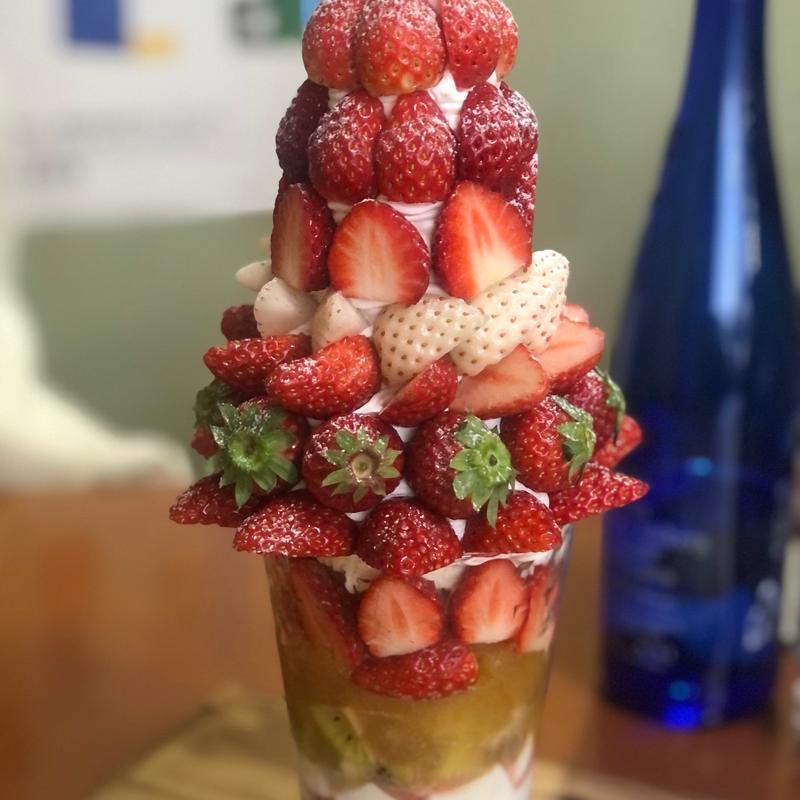 いちごのパフェ(農村食堂 里のカフェ)