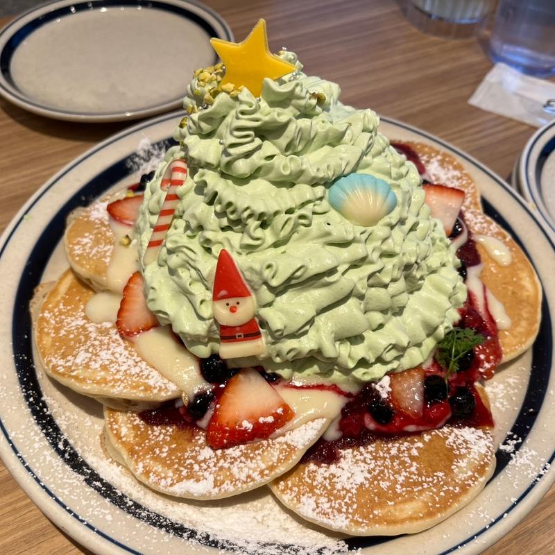 ホノルルクリスマスツリーパンケーキ(Eggs ’n Things 梅田茶屋町店)