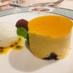 パッションフルーツのムース、ヨーグルトのグラース(フランス厨房 旬彩 中央駅店 )