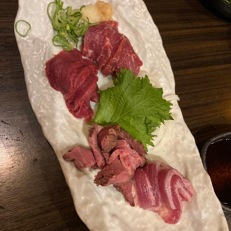 馬刺し盛り合わせ(九州屋 寅男 茶屋町店)