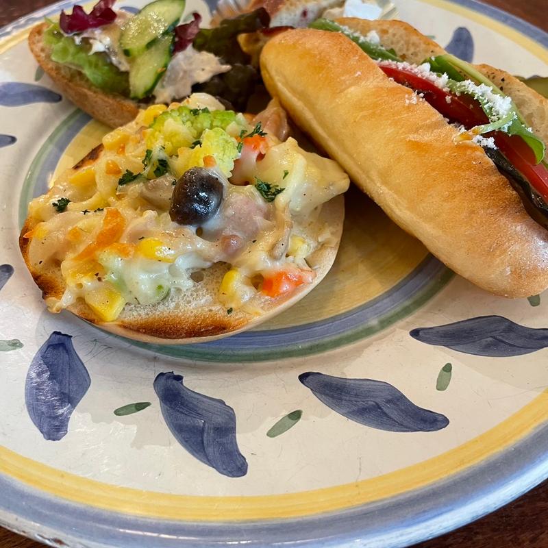 (ベーカリーカフェ 明治堂 （MEIJIDO）)