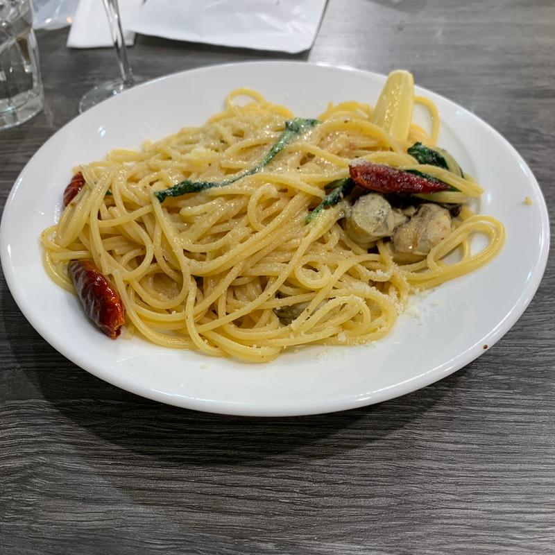 牡蠣のペペロンチーノ(キッチン &ダイニング pukupuku)