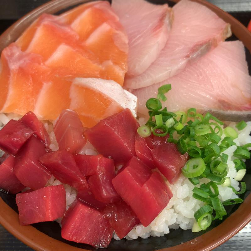 3色丼(みなと食堂)