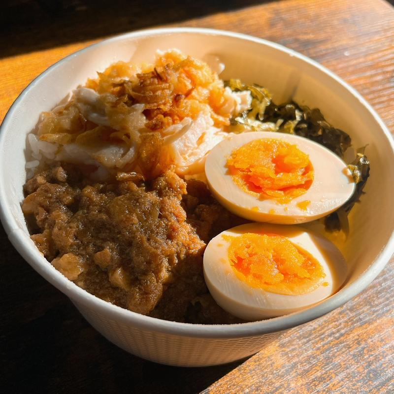 【合盛り】ルーロー飯とジーロー飯(台湾ルーロー飯魯肉飯店 高円寺陸橋南店)