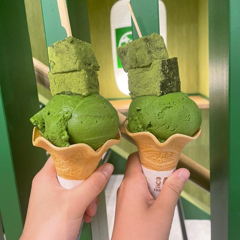 抹茶ソフトクリームわらび餅トッピング(抹茶スイーツ館 茶和々錦店)