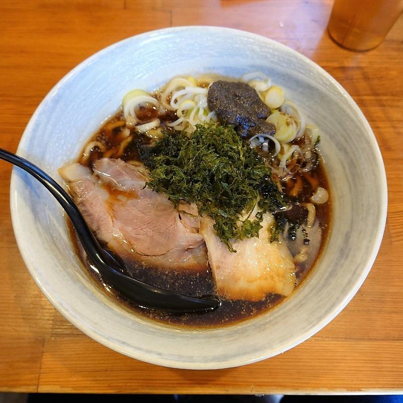 濃口醤油らぁ麺(イ袋ワシづかみ)