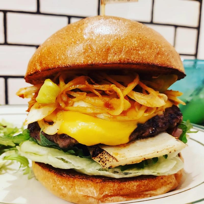 クラシックチーズバーガー+ピリ辛ネギ味噌ソース+山芋(milia burger)