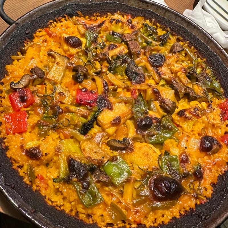 イベリコ豚とポルチーニ茸のパエリア(天満 ビストロ ワイン酒場 GOBU＋)