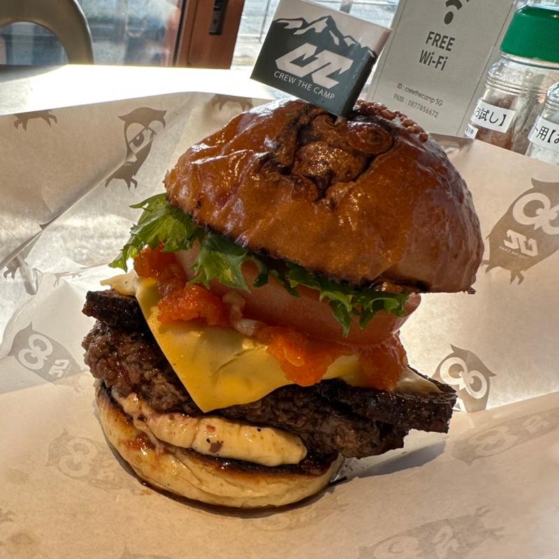 スパイシーハワイアンバーガー(CREW THE CAMP)
