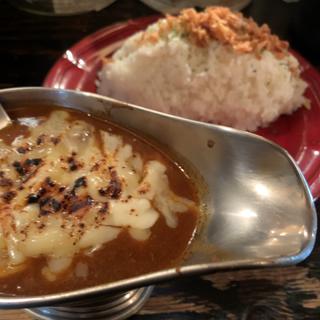 牛すじ炙りチーズカレー(カレー屋 アカマル)