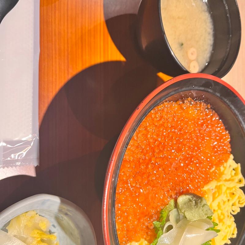 いくら丼(北海道はでっかい道 オホーツクの恵み 湧別町 市ヶ谷店)