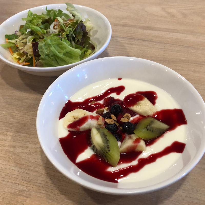 フルーツヨーグルトボウル&サラダセット（スープ・ドリンクバー付き）(ガスト 足立西伊興店)