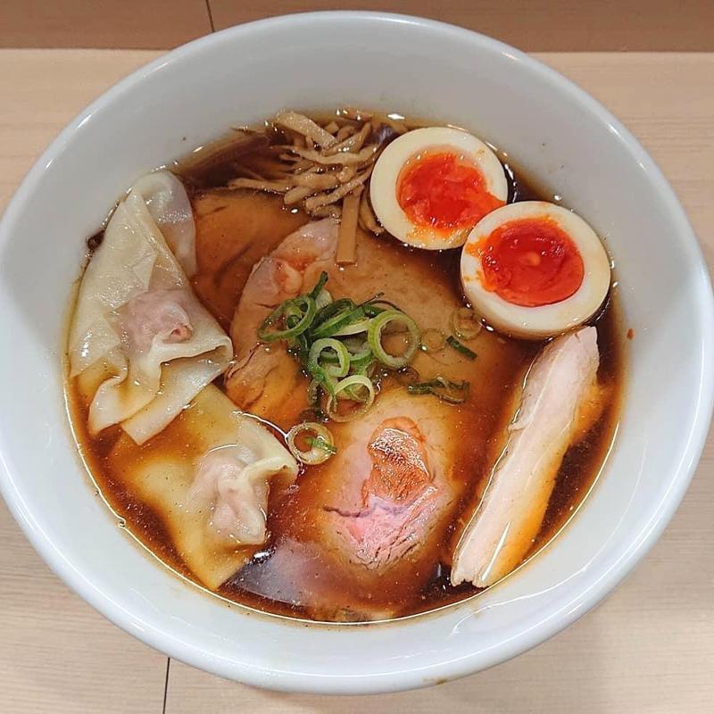 (手揉み中華そば中村)