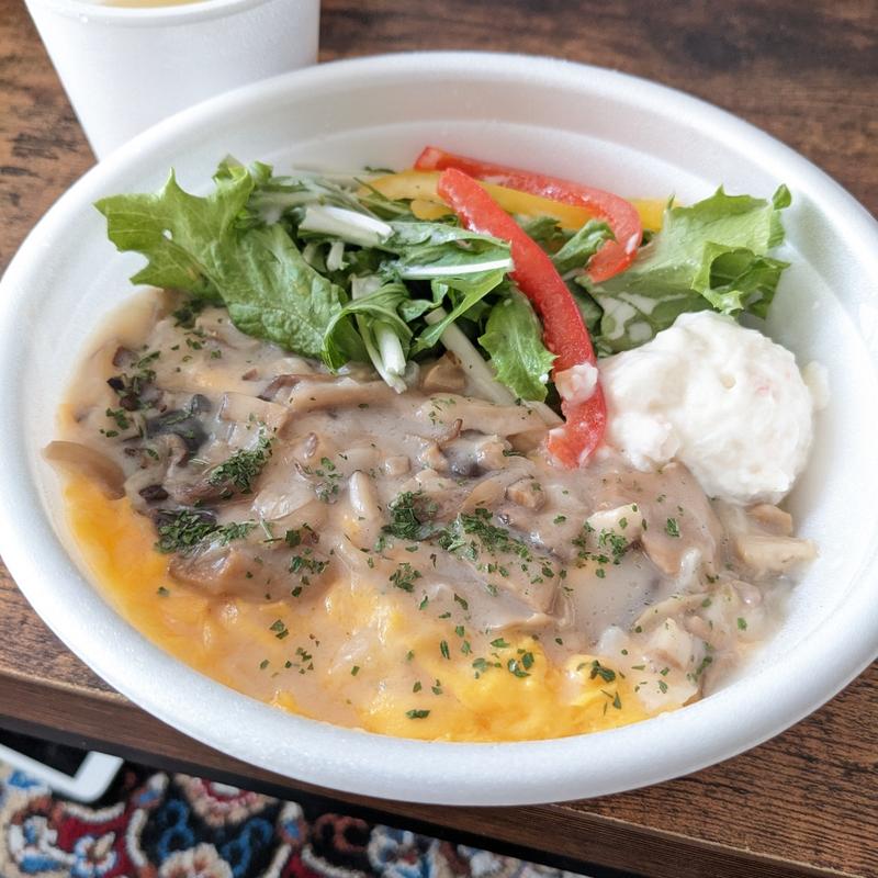 キノコのふわとろオムライス(MOMI&TOY'S日比谷シティ店（モミアンドトイズ日比谷シティ店）)