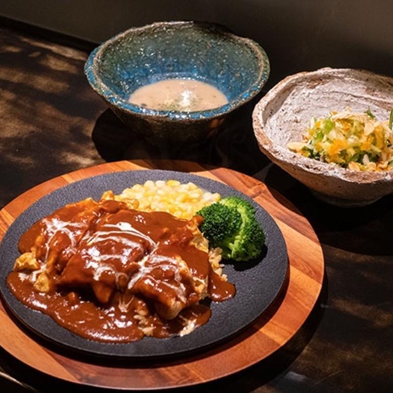 黄金焼き　スープ、サラダハーフセット(田川洋食黄ごんやき あにおん)
