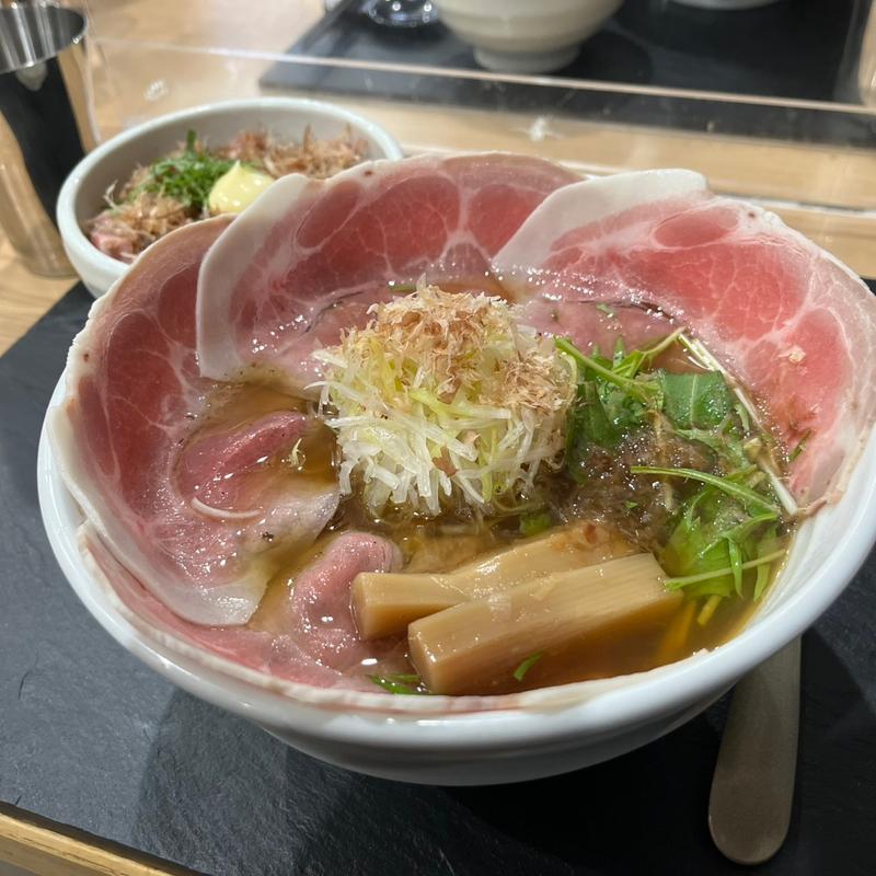 鰹出汁醤油ラーメン(醤油らーめん ピース 本町店)