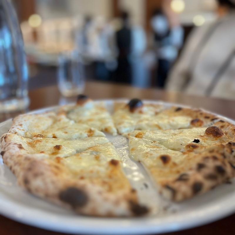 4種のチーズピッツァ(Trattoria SOGNI di SOGNI(トラットリア ソーニ・ディ・ソーニ))