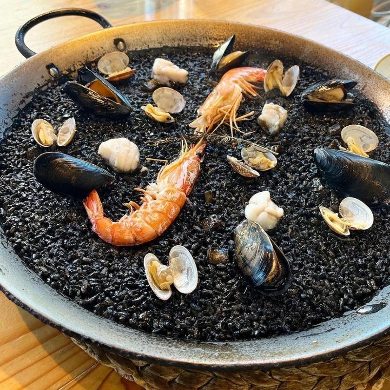 イカスミパエリア(XIRINGUITO Escriba)