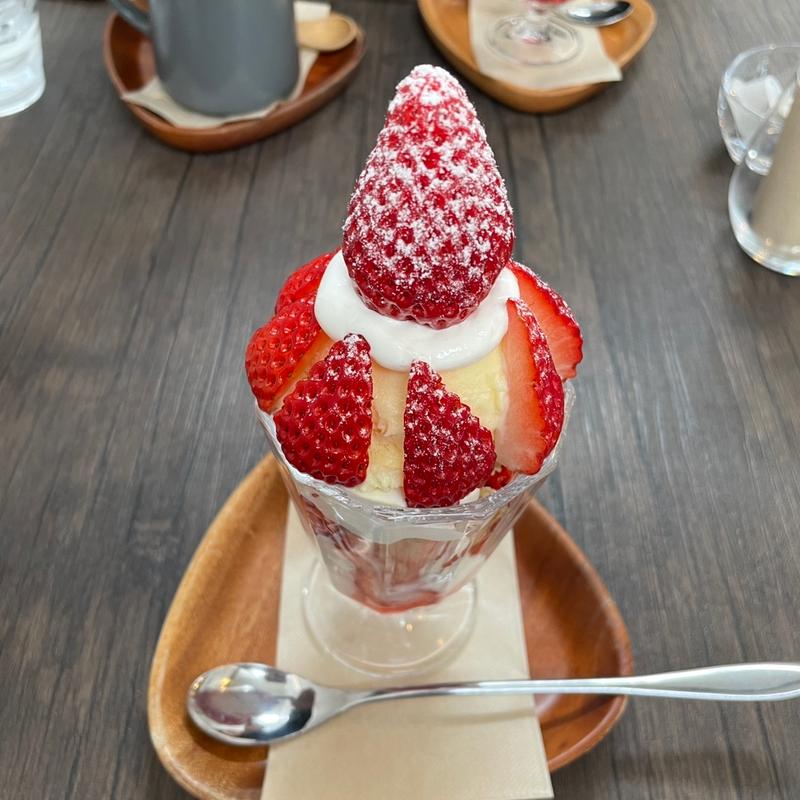 イチゴパフェ(soLana cafe)
