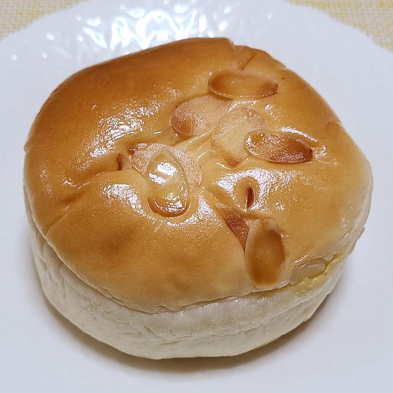 魅惑のクリームパン(アンテンドゥ 赤塚店)