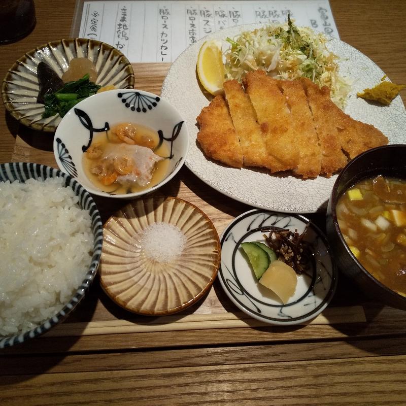 豚ロースカツ定食(赤羽中央食堂)