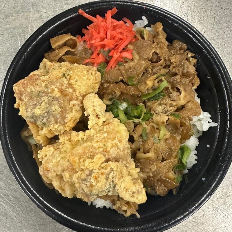 牛丼（唐揚げ付き）(お弁当屋さん)