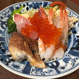 海鮮サラダ(居酒屋 なかひら)
