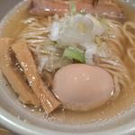 らーめんmacro(煮玉子トッピング)(人類みな麺類東京本店)