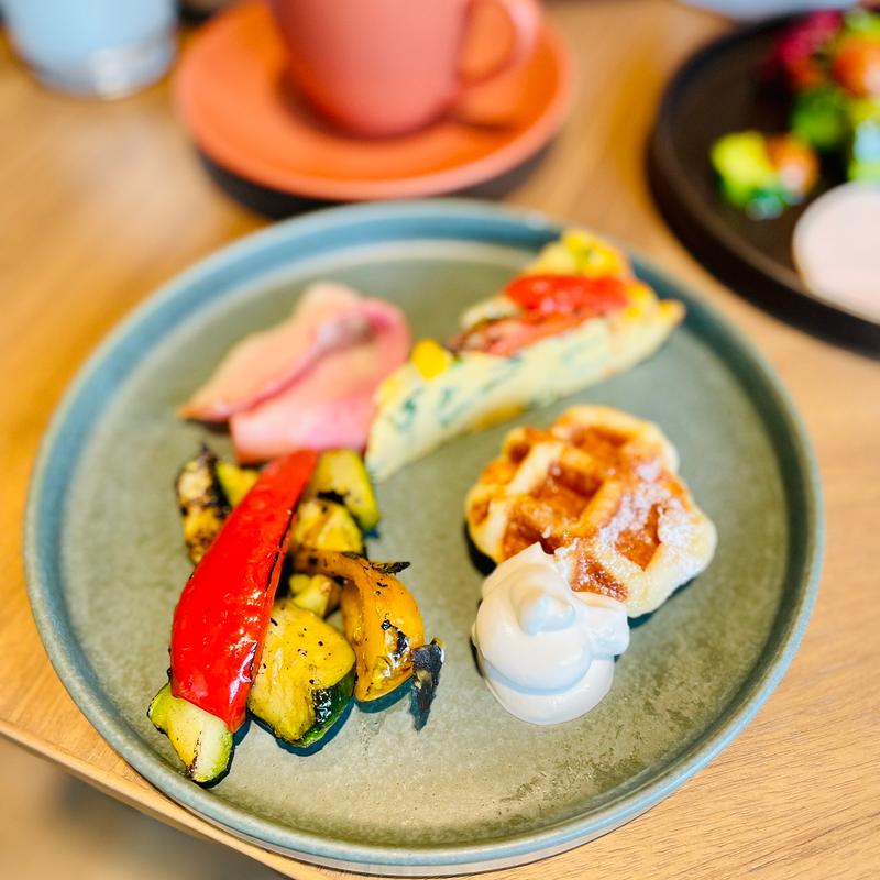 モーニングビュッフェ　キッシュ・グリル野菜・ベーコン・ワッフル(KAGARIBI)