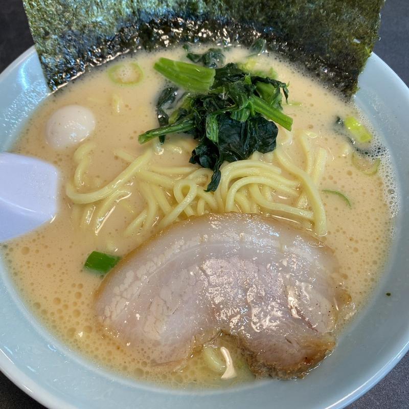 豚骨ラーメン(横浜家系ラーメン 石狩魂心家)