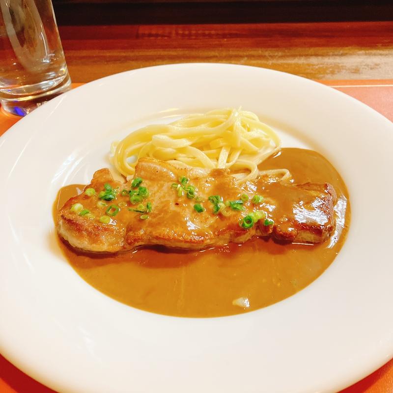 和豚もち豚ロースソテーバルサミコのクリームソース(ビストロクー （Bistro　Queux）)