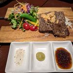 炭火焼き 国産牛 トモサンカク (ひと花)