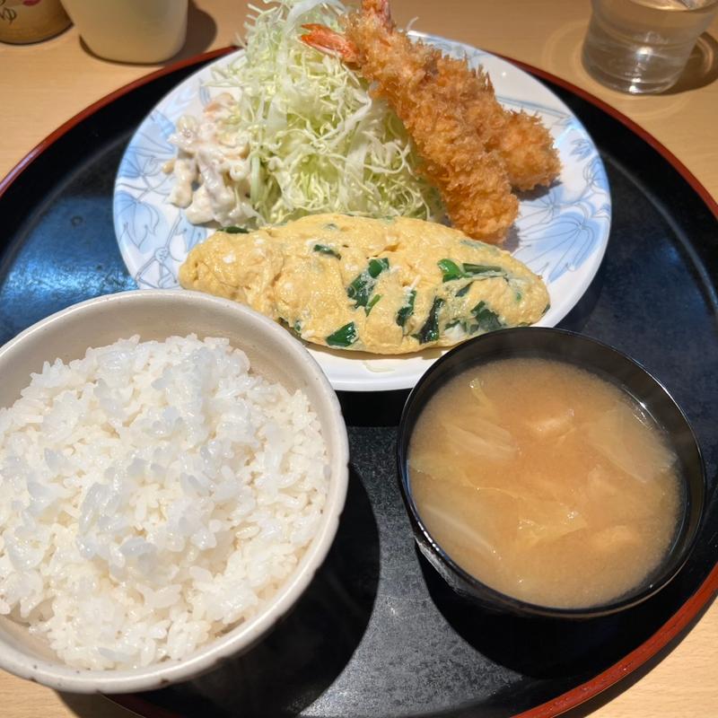 ニラ玉とエビフライ定食(善太郎食堂)