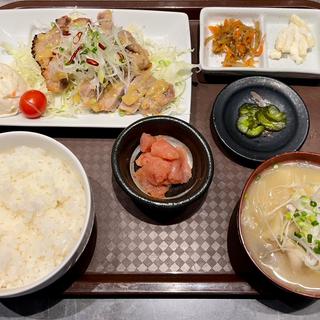 豚肩ロースの西京焼き定食(酒と飯　たまる食堂)