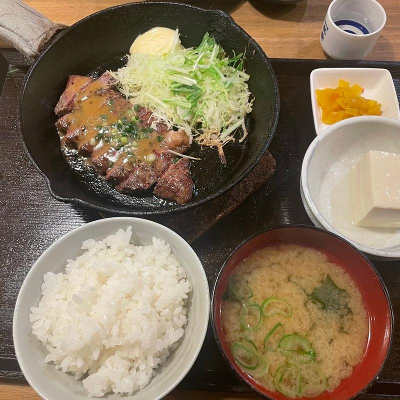 牛肩のレアステーキ定食(たから食堂)