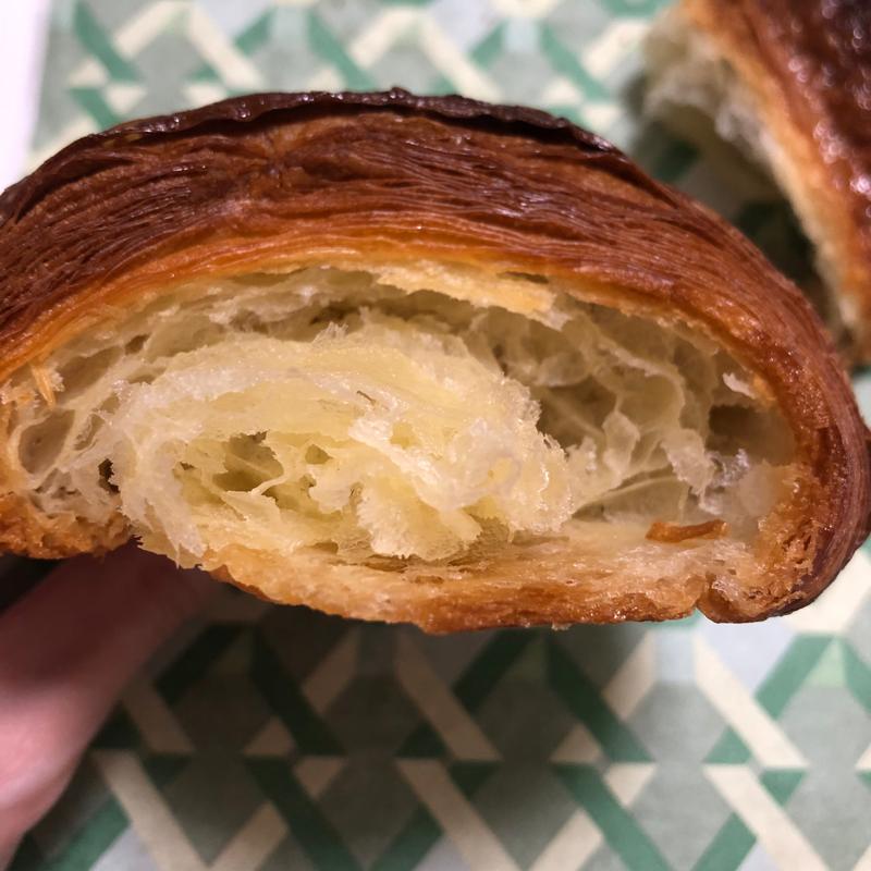 イズニバターのクロワッサン(OQUINHO by猿田彦珈琲)