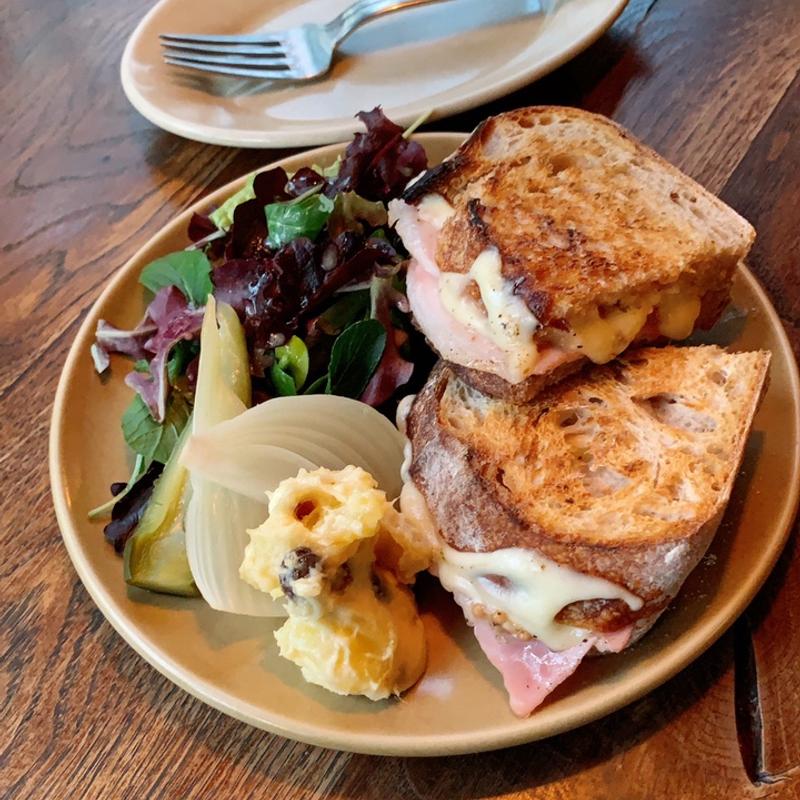 カントリーローストハム＆ゴーダチーズのホットサンドプレート(Bird COFFEE（バードコーヒー）)