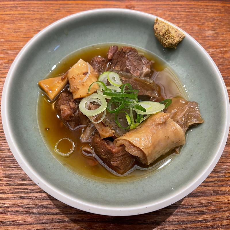 牛すじ煮込み(かなえきのちくわ)