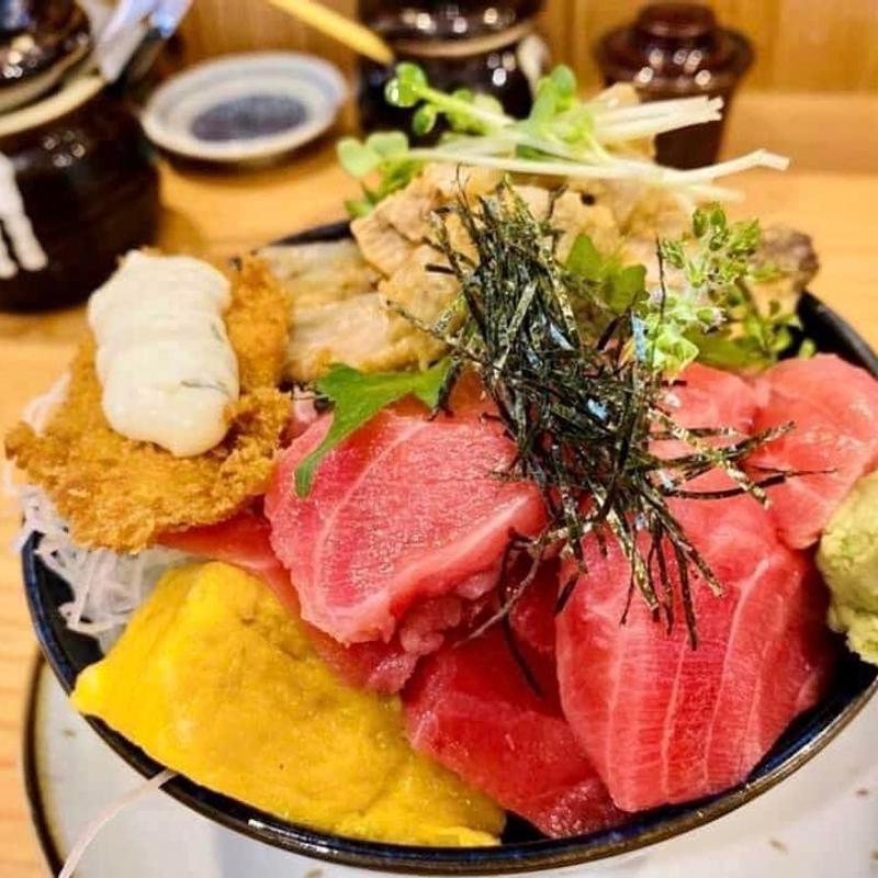 本鮪のデカ盛り淳ちゃん丼(淳ちゃん寿司)