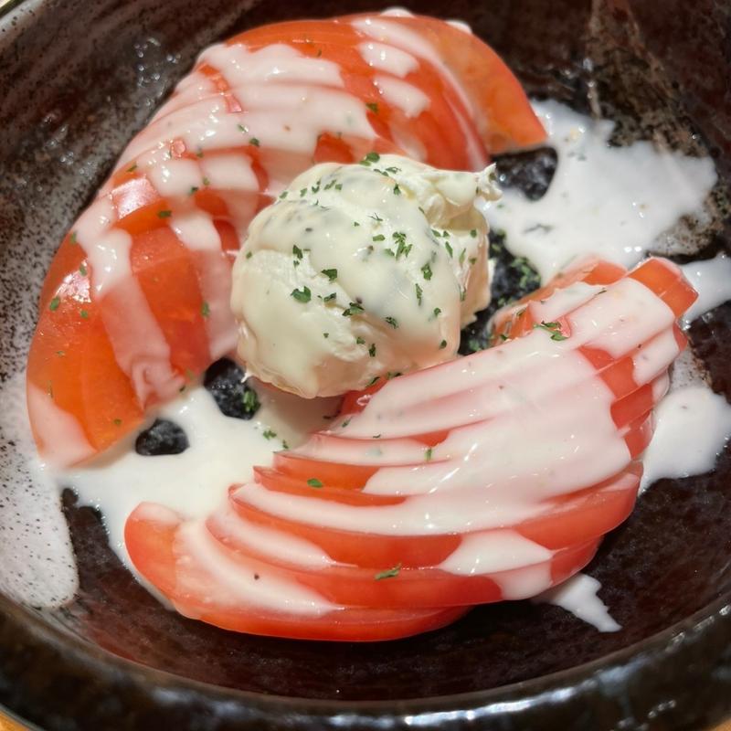 トマトとクリームチーズのサラダ(海老どて食堂エスカ店)