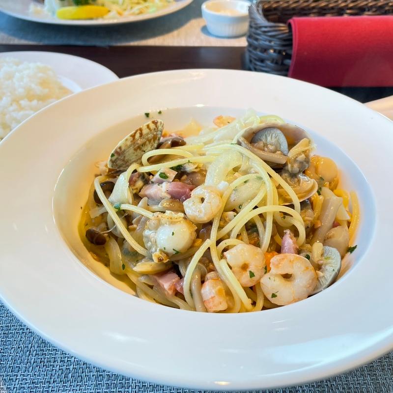 ランチパスタセット　土曜日ボンゴレ(カフェ ダイニング ＆ バー コーニッシュ)