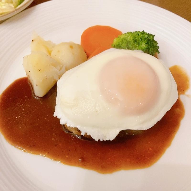 目玉焼きハンバーグ(BISTRO PUG （ビストロ パグ）)