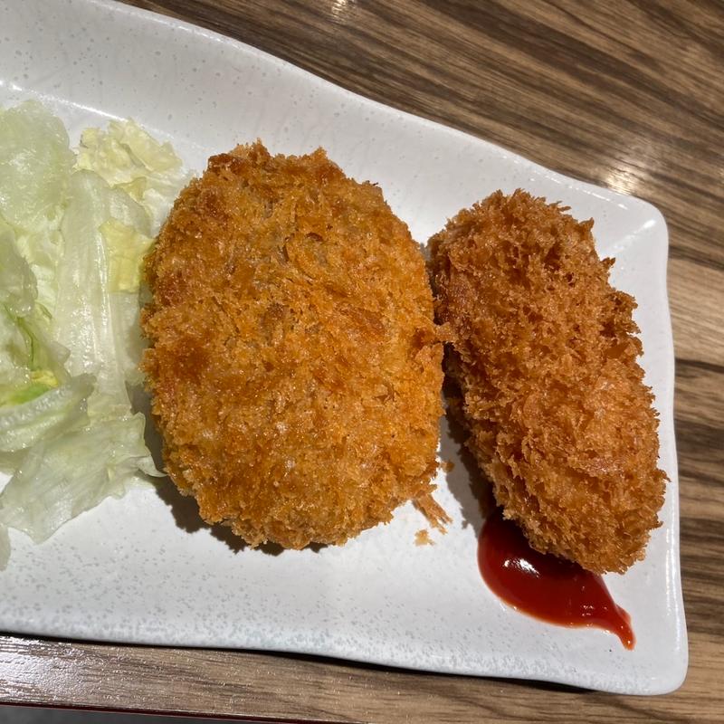 カニクリームコロッケと牛すじコロッケ(白水食堂)