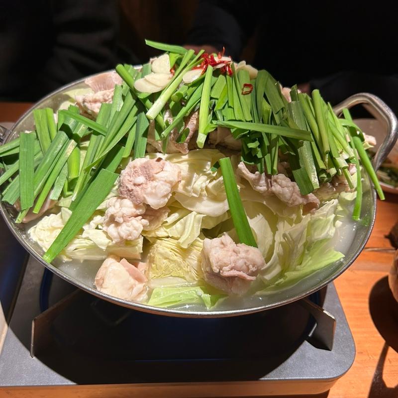 和牛もつ鍋 塩味(牛もつ鍋・串揚げ 「わ佐んぼん」)