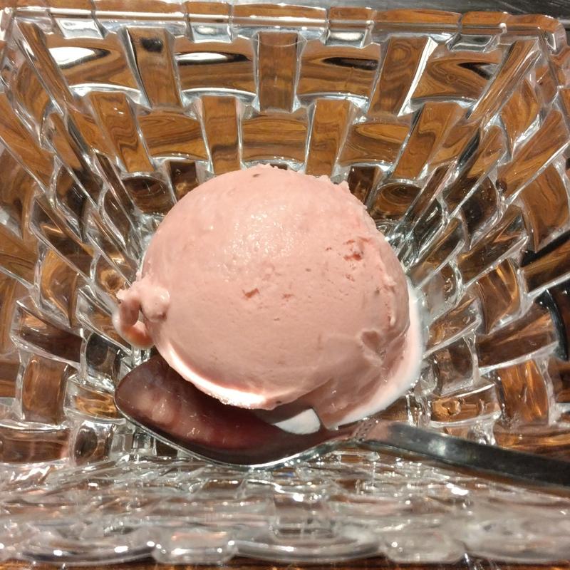 あまおうイチゴのアイス(恵比寿 焼肉USON)