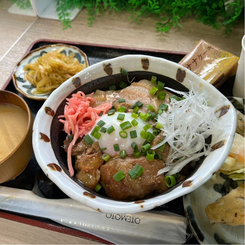 らふて〜丼(レストランくいな)