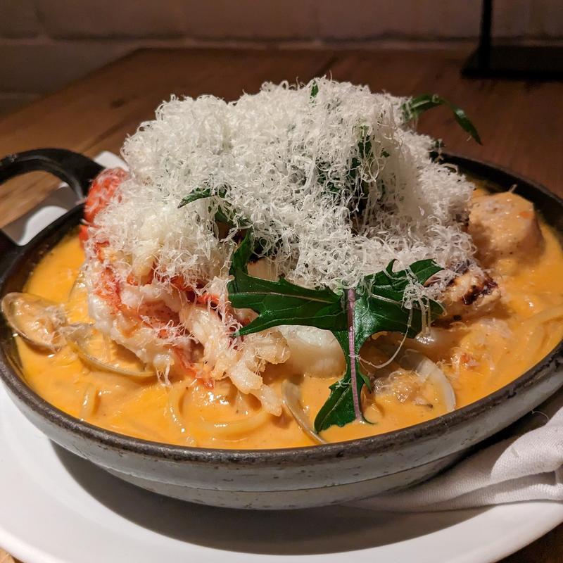 オマール海老と魚介のトマトクリームスープ仕立て　スパゲティーニ(Cheese Tavern CASCINA)