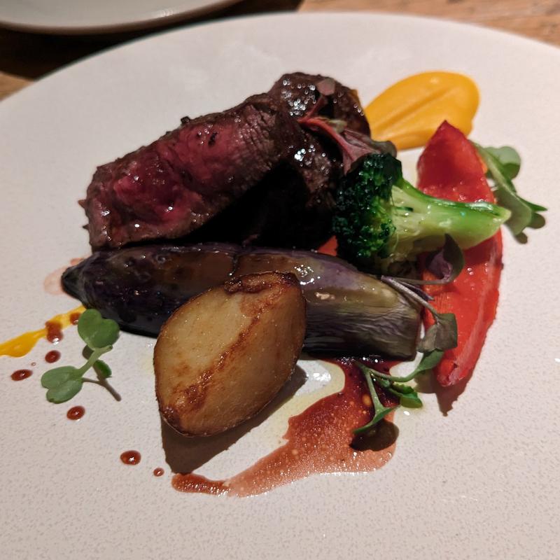 AUSアンガス牛フィレロースト　黒トリュフソース(Cheese Tavern CASCINA)