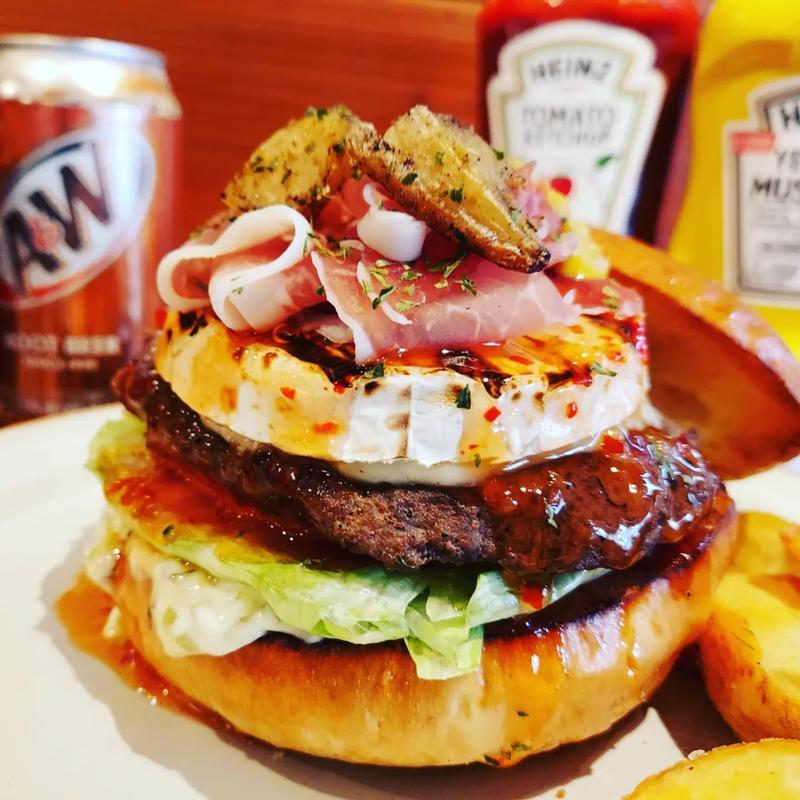 カマンベールプロシュートバーガー(あべのDining BUZZ)