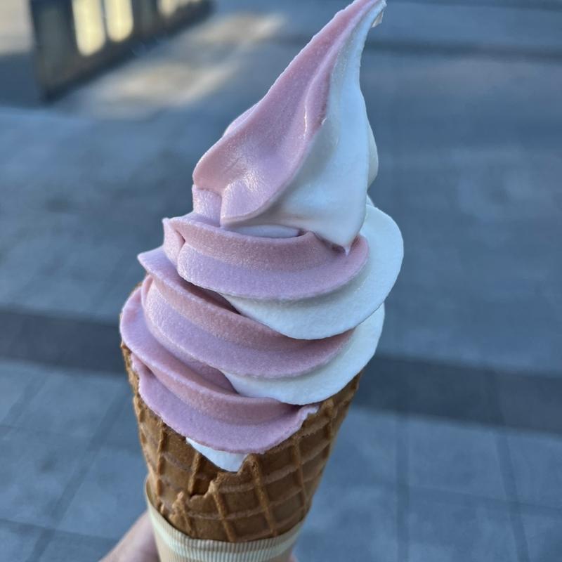 あまおうミックスソフトクリーム(旅のイロドリカフェ)